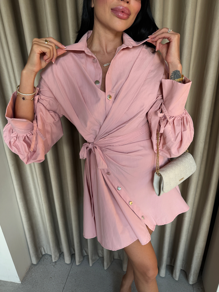 PEMBE TASARIM DÜĞME DETAYLI ELBİSE 