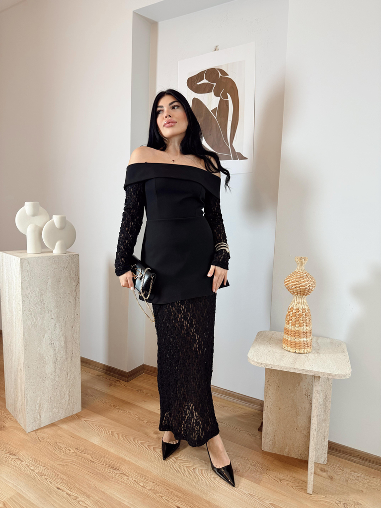 SİYAH CREP KUMAŞ DANTEL DETAYLI ELBİSE