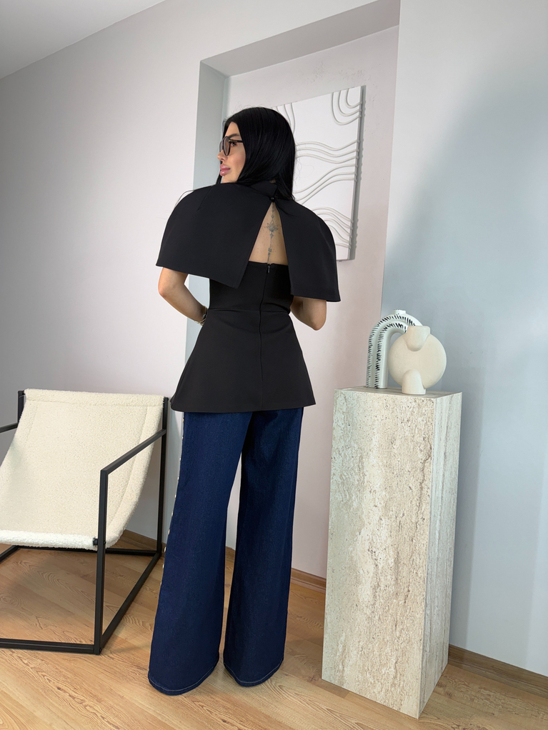 SİYAH PELERİN YAKA DETAYLI STRAPLEZ BLUZ