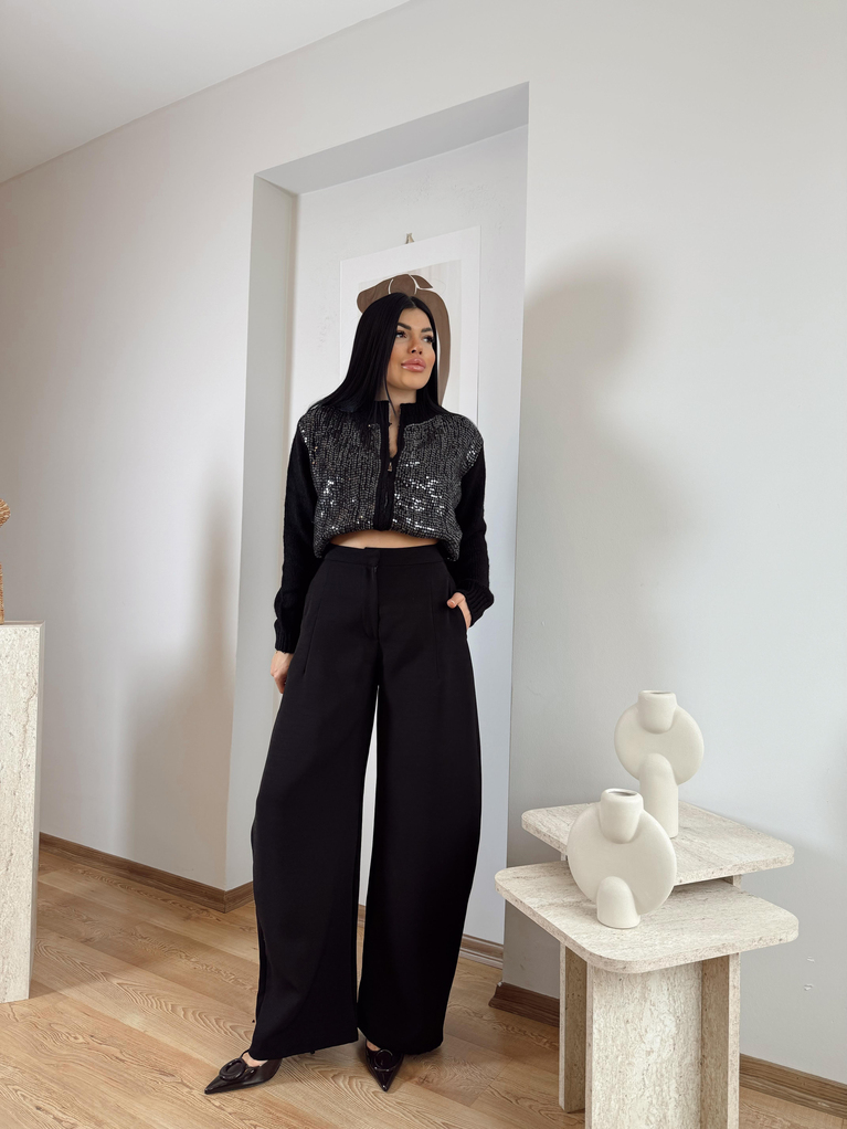 SİYAH PUL DETAYLI TRİKO HIRKA