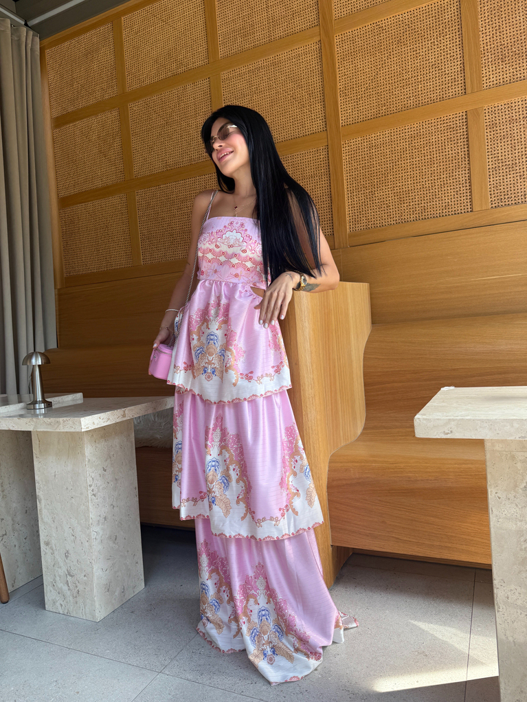 ZİMM DESENLİ PEMBE KAT KAT SIRT DEKOLTE DETAYLI ELBİSE