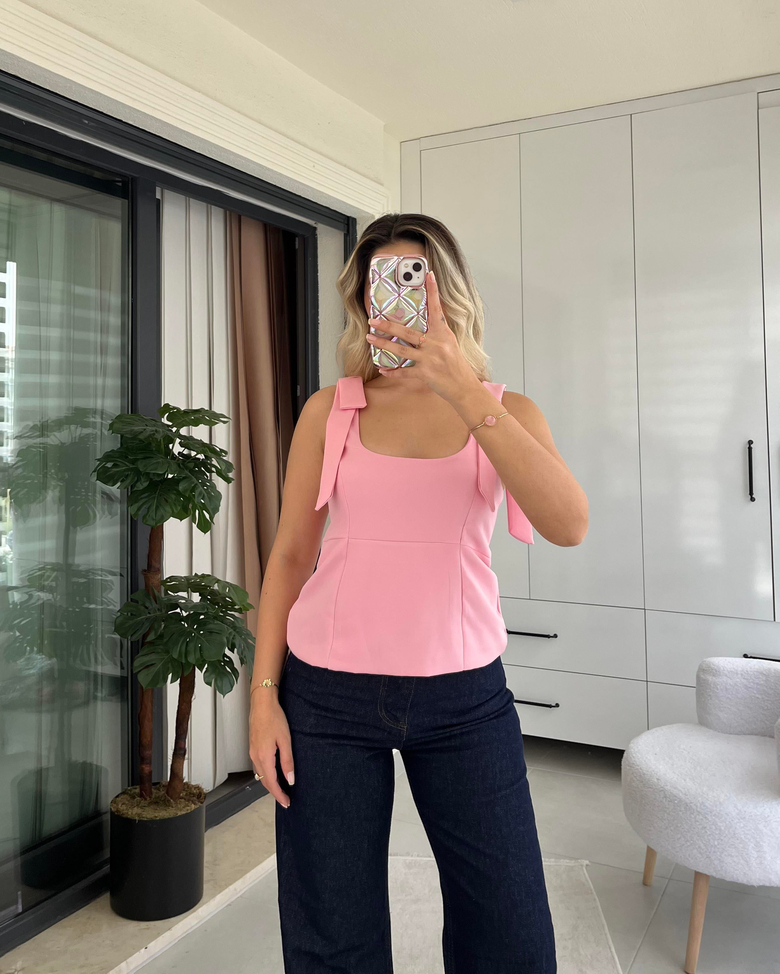 PEMBE FİYONK ASKILI BLUZ