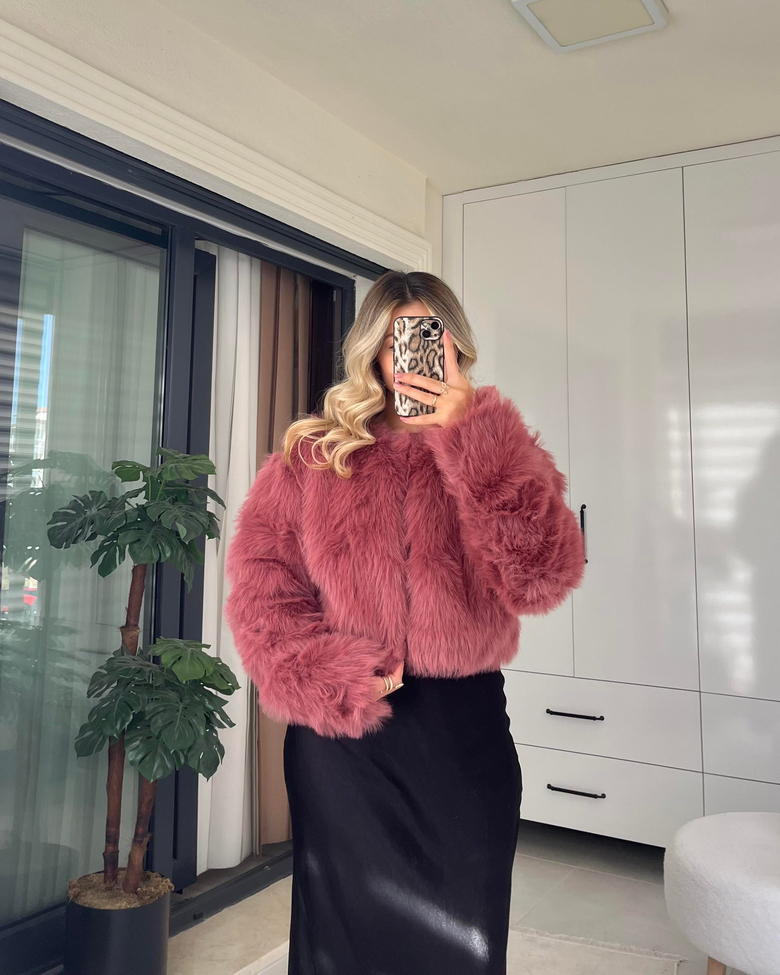 PEMBE TÜYLÜ CEKET