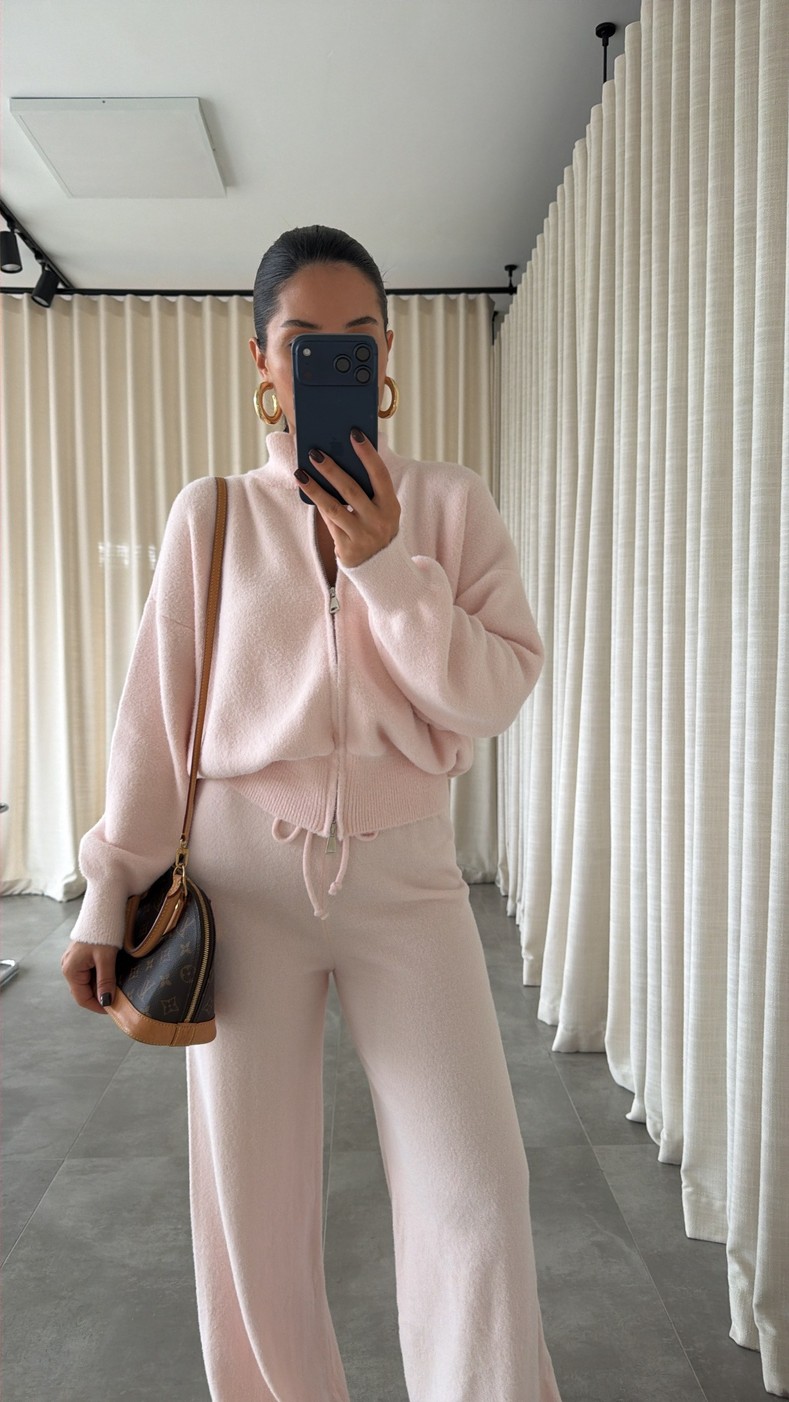 Pembe Litia Takım