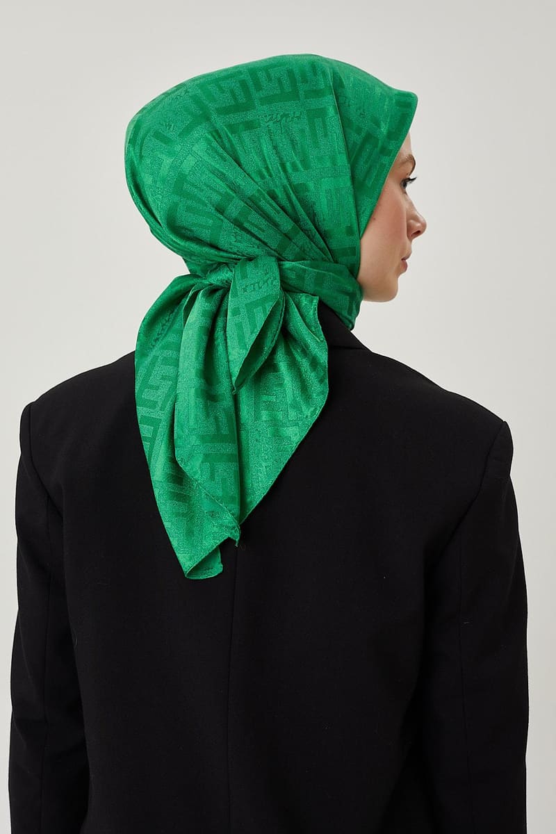 Benetton F Desen Parlak Jakar Eşarp · görsel 6