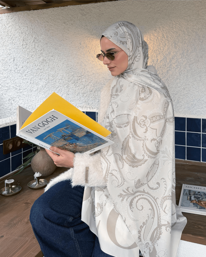 Busenur'un Bej Deva Desen Pamuk Vual Şal Tercihi · görsel 3