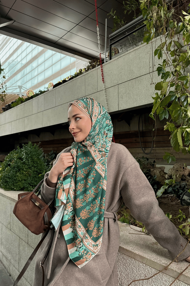 Duygu'nun Haki Ediz Desen İpek Şal Tercihi · İpeksi · görsel 2