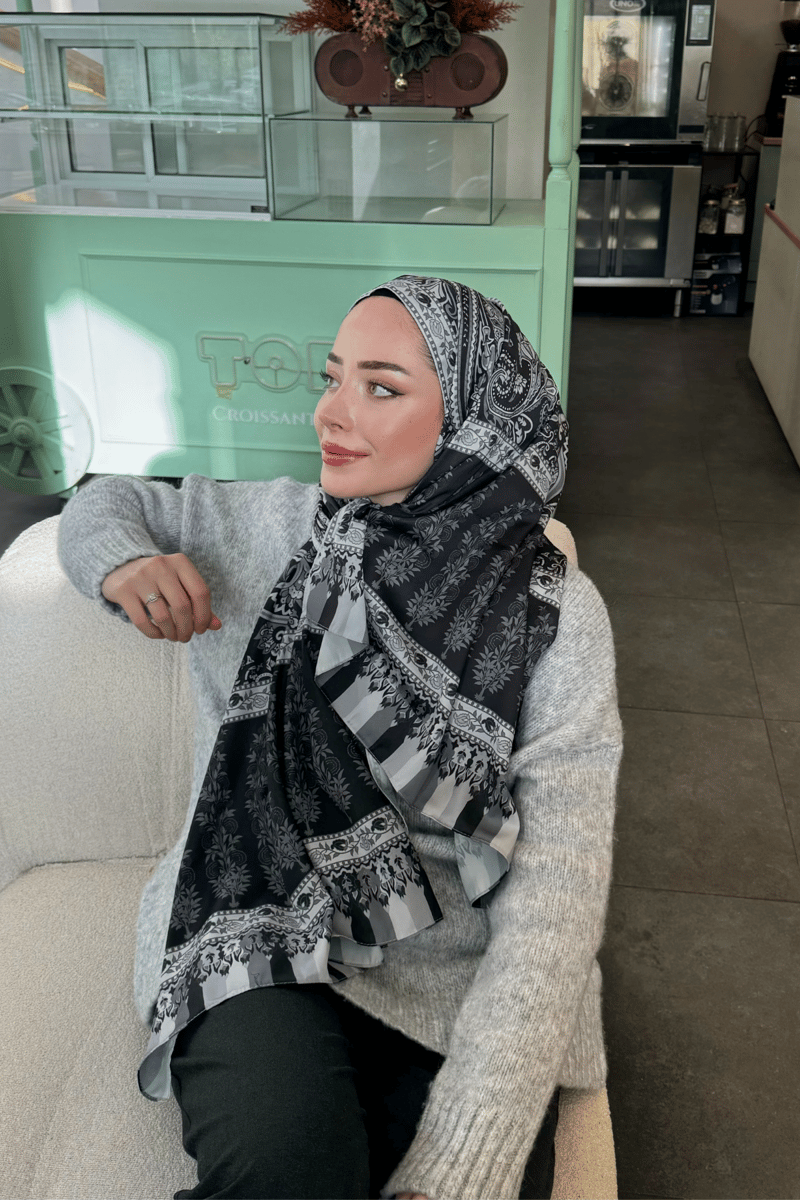 Duygu'nun Siyah Ediz Desen İpek Şal Tercihi · İpeksi · görsel 2