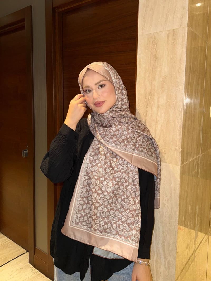 İthal Vizon & Pastel Yeşil C Desen Twill İpek Şal · görsel 5