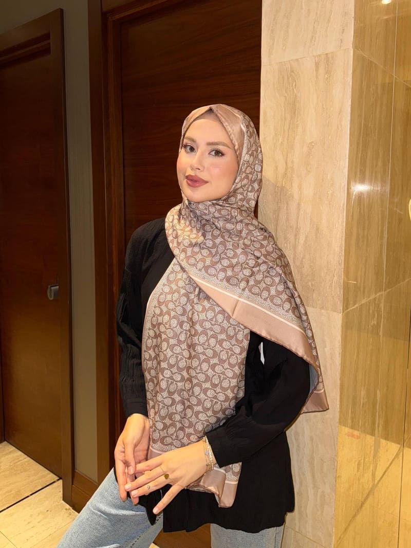 İthal Vizon & Pastel Yeşil C Desen Twill İpek Şal · görsel 2