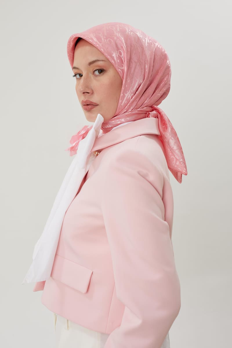 Şeker Pembe D Desen Parlak Jakar Eşarp · görsel 3