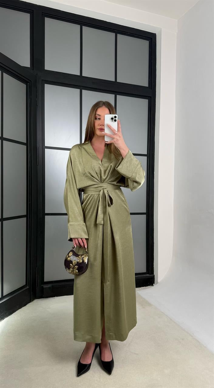 Yeşil Kuşaklı Yırtmaçlı Premium Saten Elbise GAUS-01240