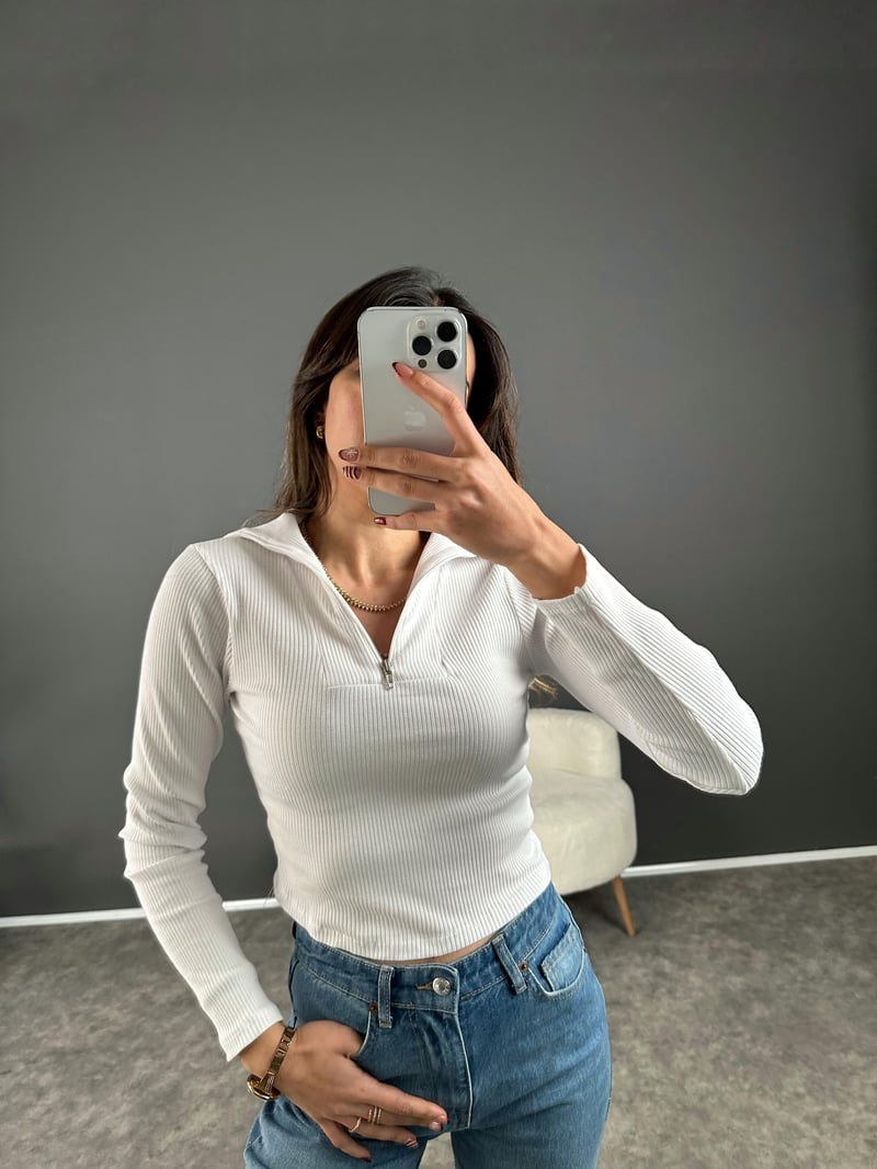 Beyaz Fermuarlı Triko Crop