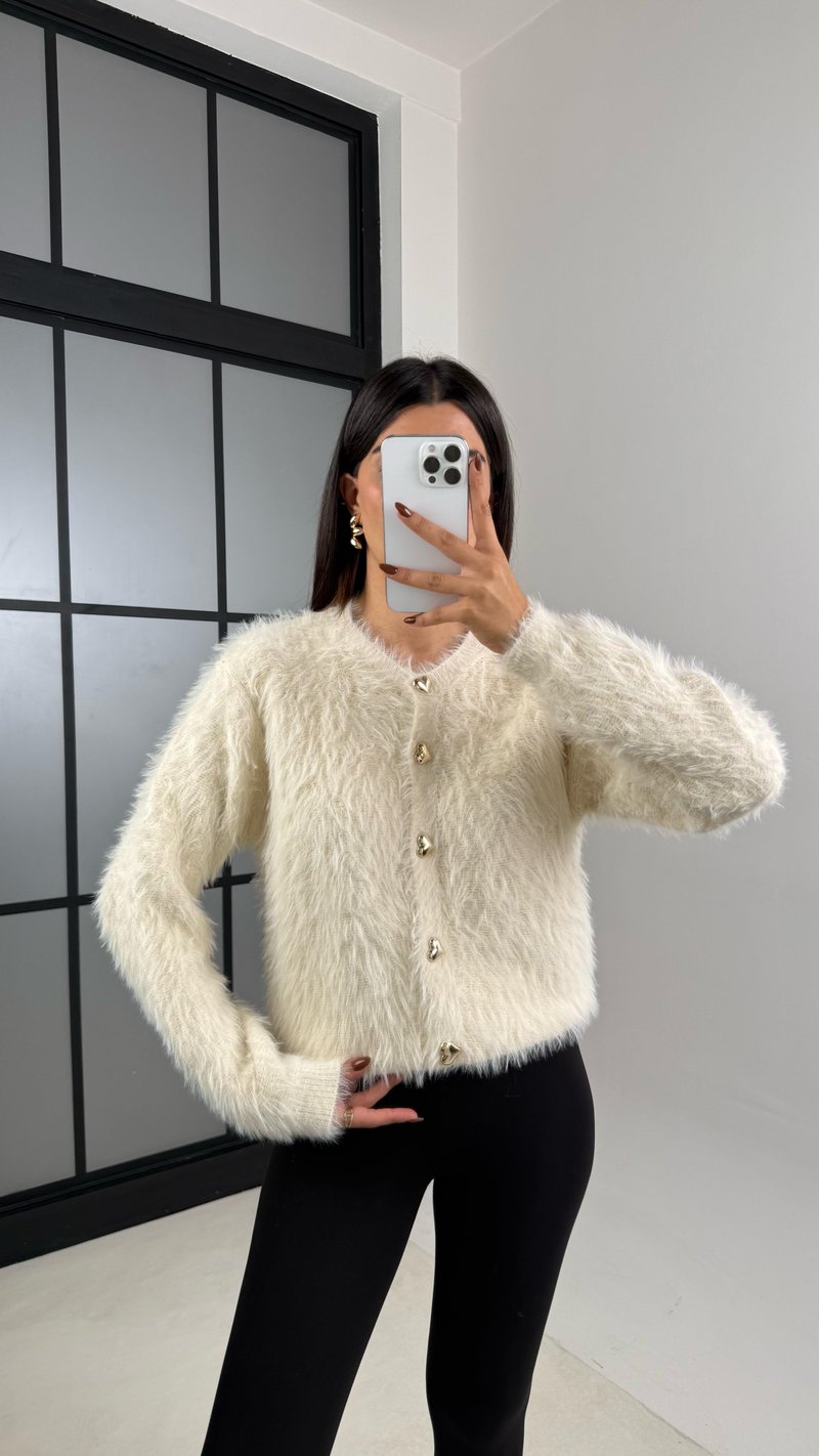 Ekru Kalp Düğme Detaylı Yumuşak Dokulu Hırka GAUS-00144