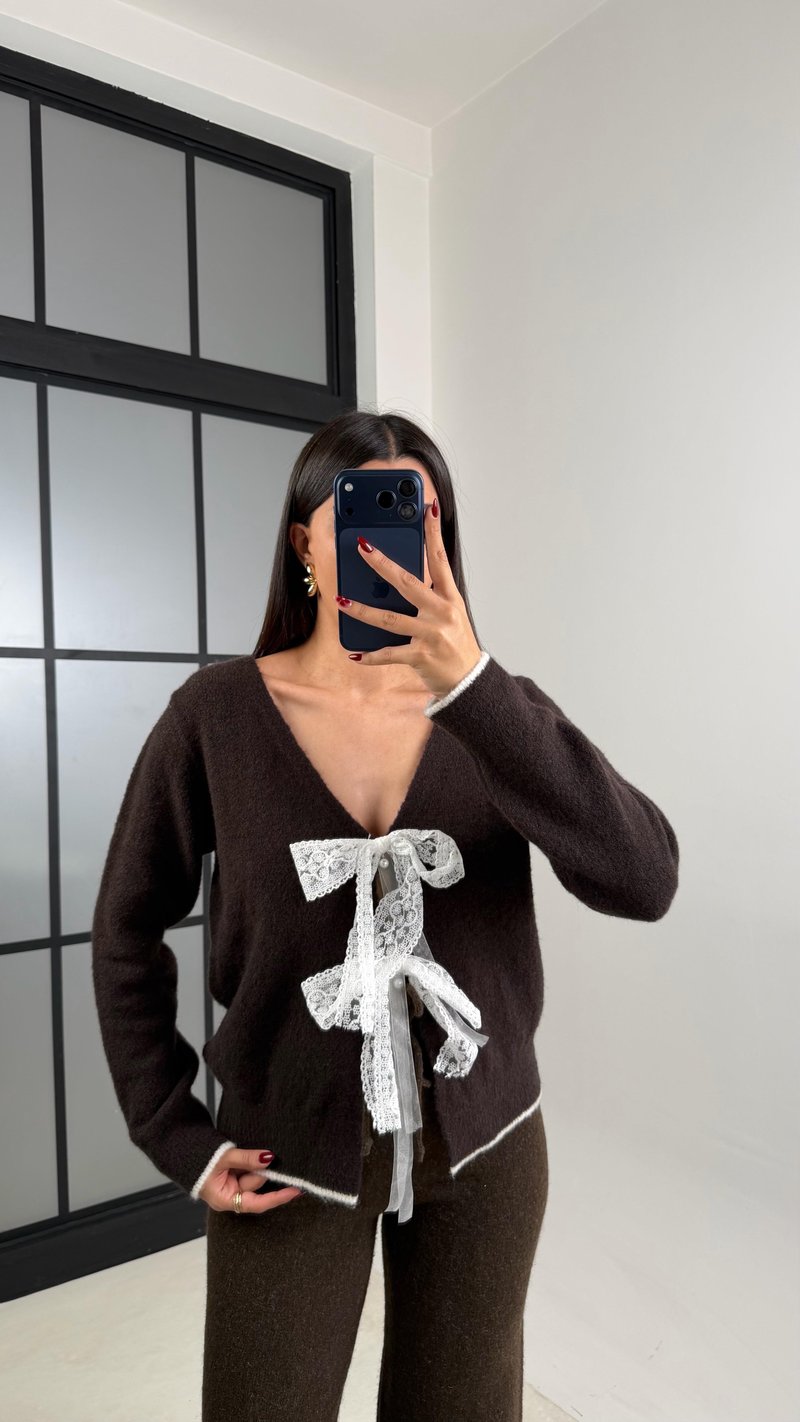 Acı Kahve Fiyonk Detaylı Triko Hırka GAUS-00633