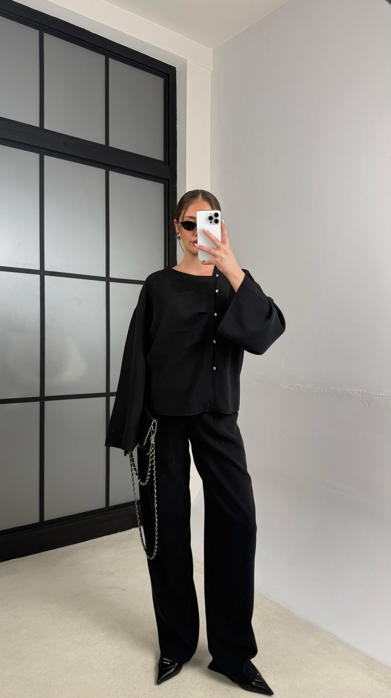 Siyah Asimetrik Yaka Yan Düğme Detaylı Gömlek Beli Lastikli Pantolon Tencel Takım GAUS-01163