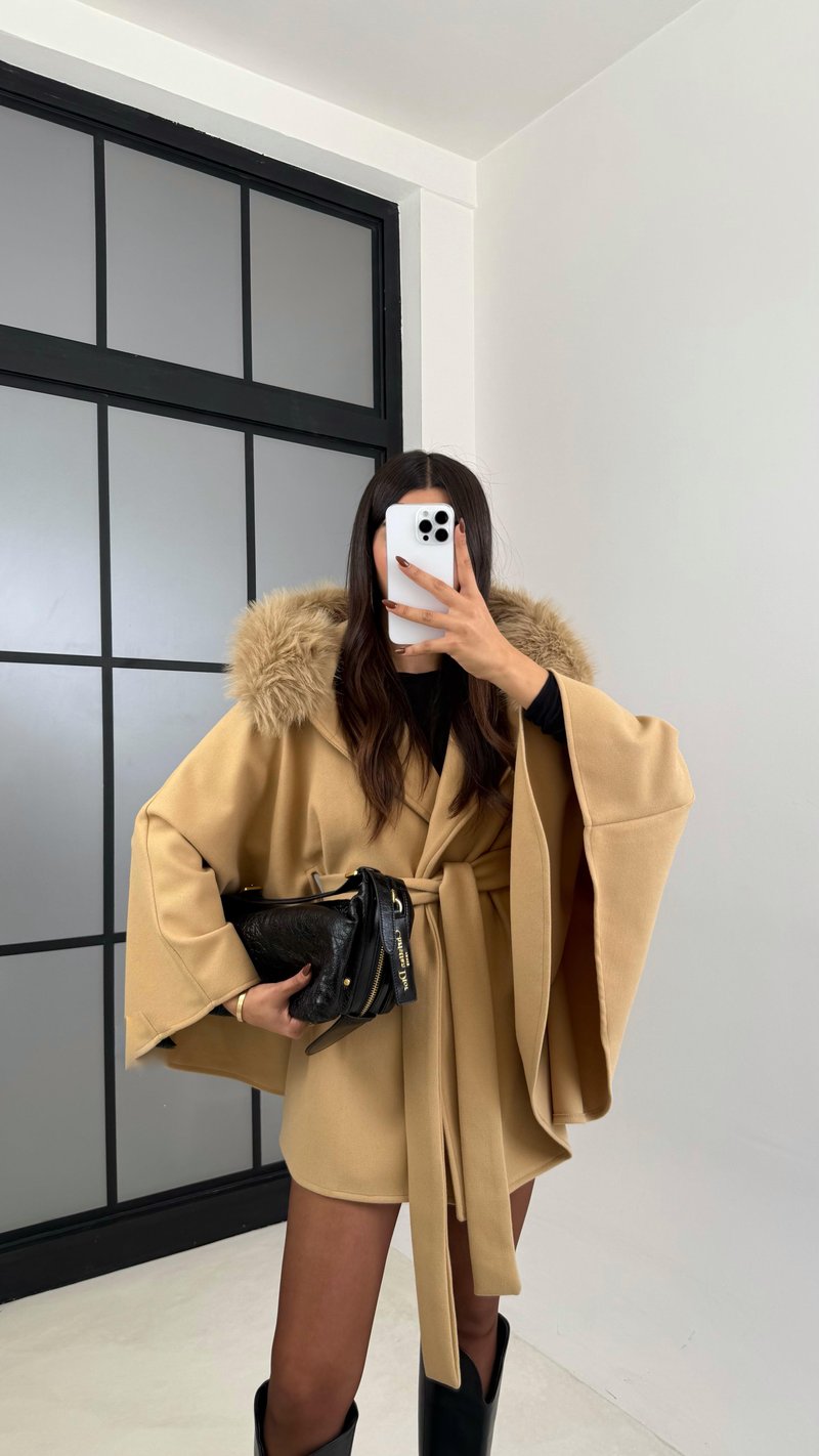 Camel Kapüşonlu Yaka Kürk Detaylı Kuşaklı Premium Panço GAUS-00481