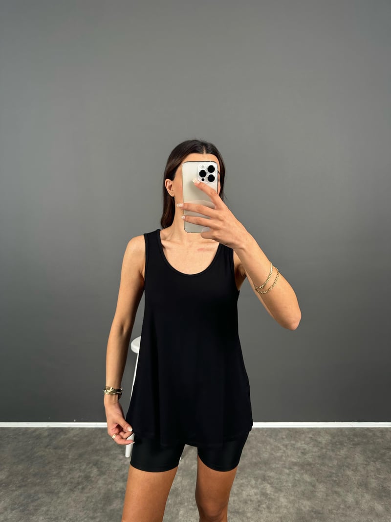 Siyah U Yaka Salaş Sıfır Kol Tshirt