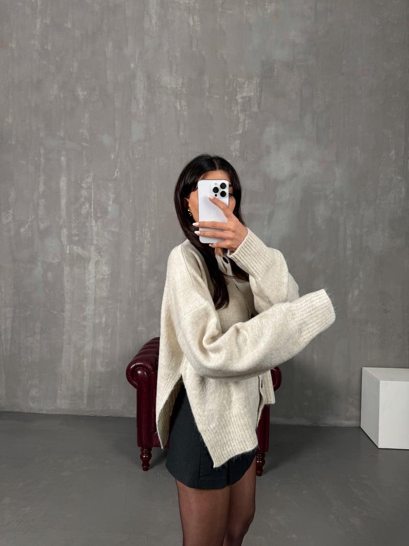 Belovi Ekru ZR Model Yandan Yırtmaç Detaylı Düğmeli Hırka