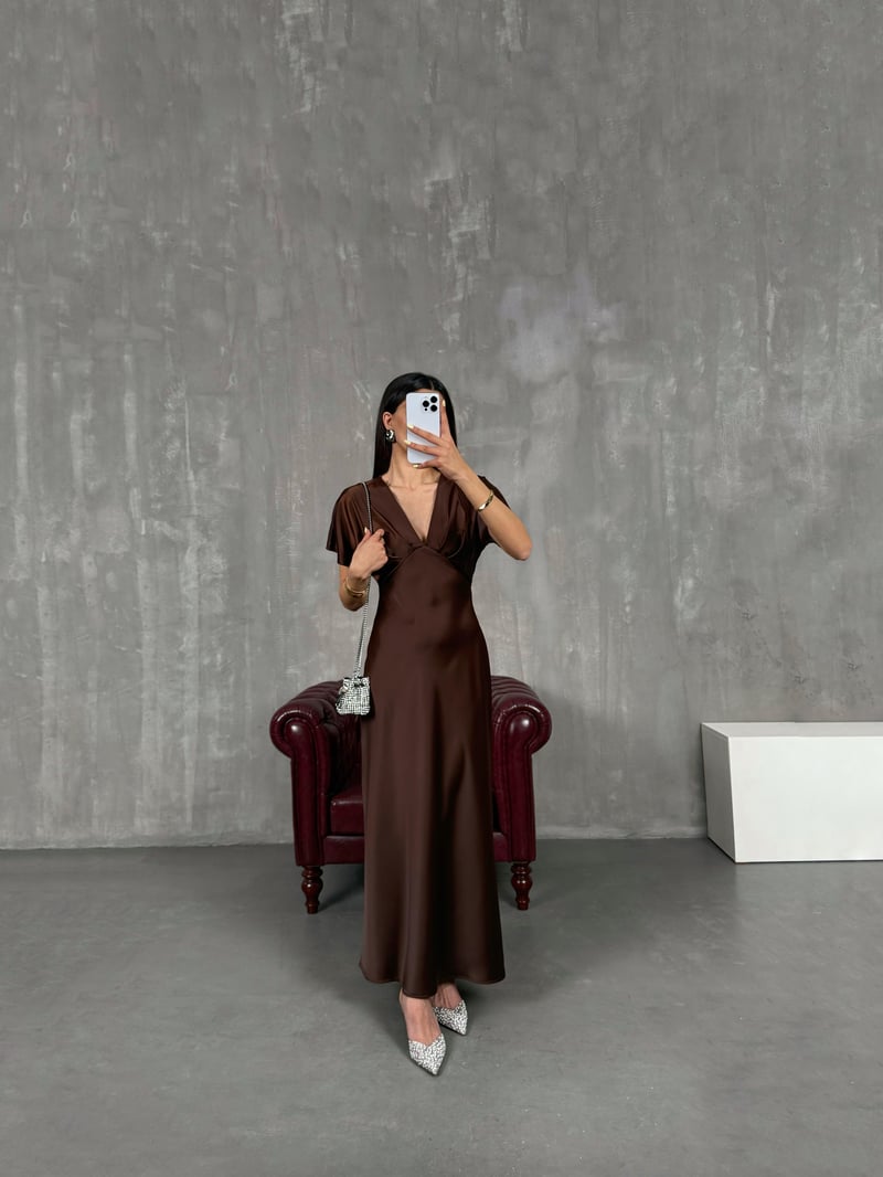 Kahve V Yaka Saten Elbise Gaus00125