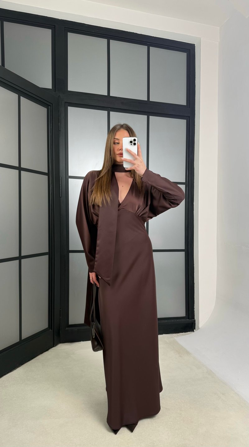 Kahve Şal Detaylı Tasarım Saten Elbise GAUS-01166