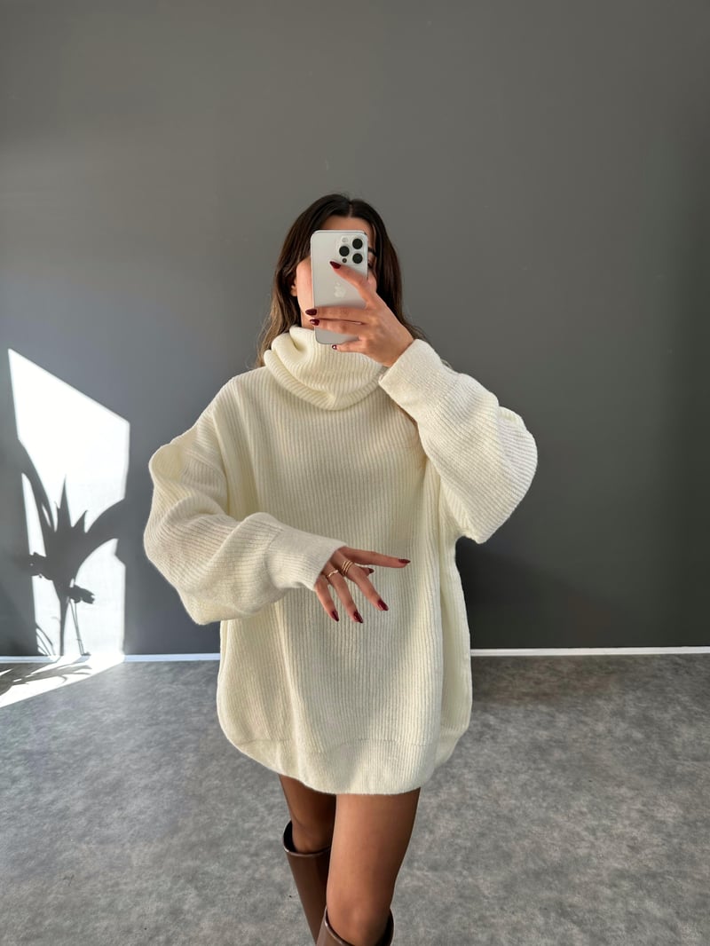 Jana Ekru Oversize Balıkçı Yaka Triko Kazak