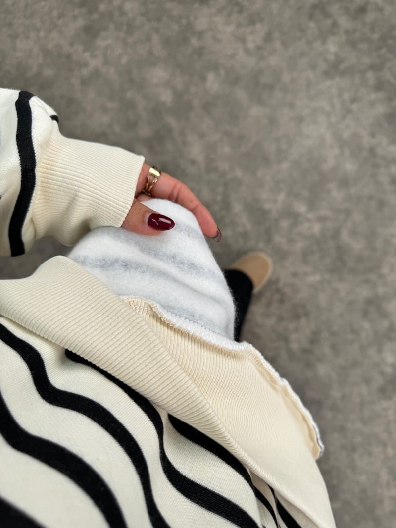 Biana Siyah Çizgili Üç İplik Şardonlu Ekru Oversize Sweatshirt