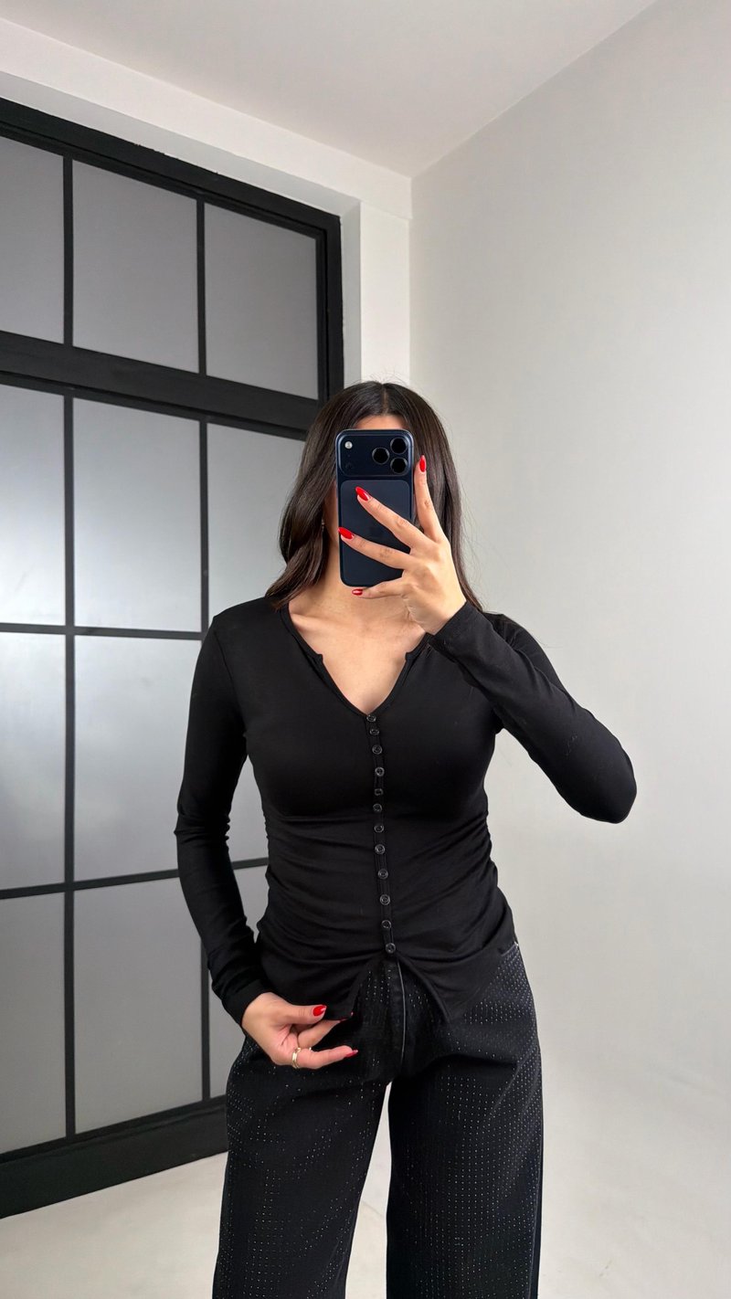 Siyah Düğme Detaylı Bluz GAUS-00960