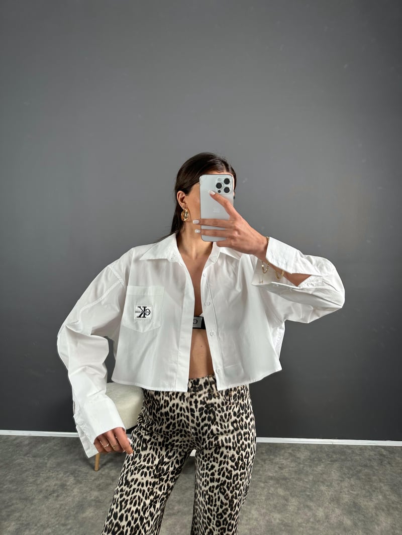 Beyaz Nakışlı Crop Gömlek 