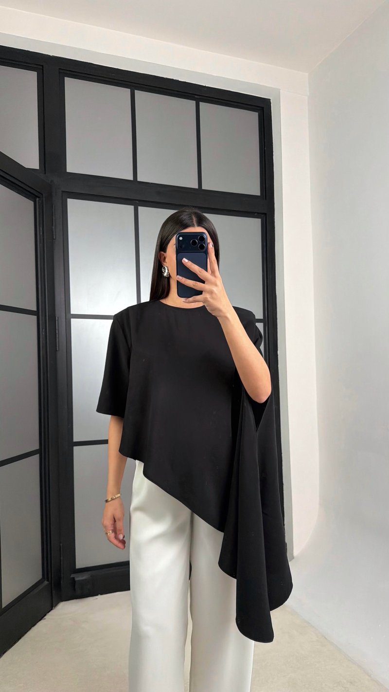 Siyah Vatkalı Asimetrik Bluz GAUS-01186