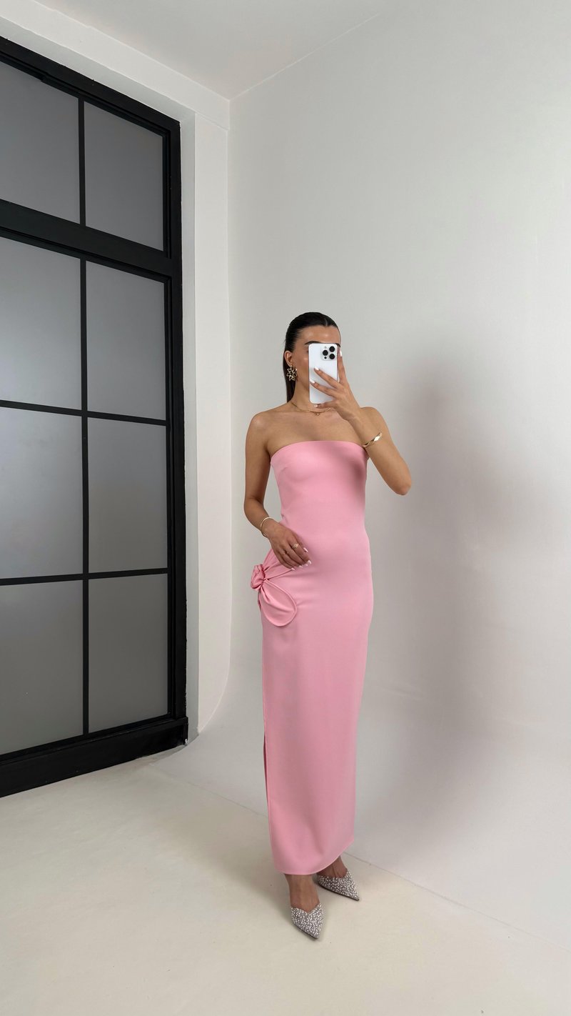 Pembe Çiçek Detaylı Yırtmaçlı Elbise Gaus00374