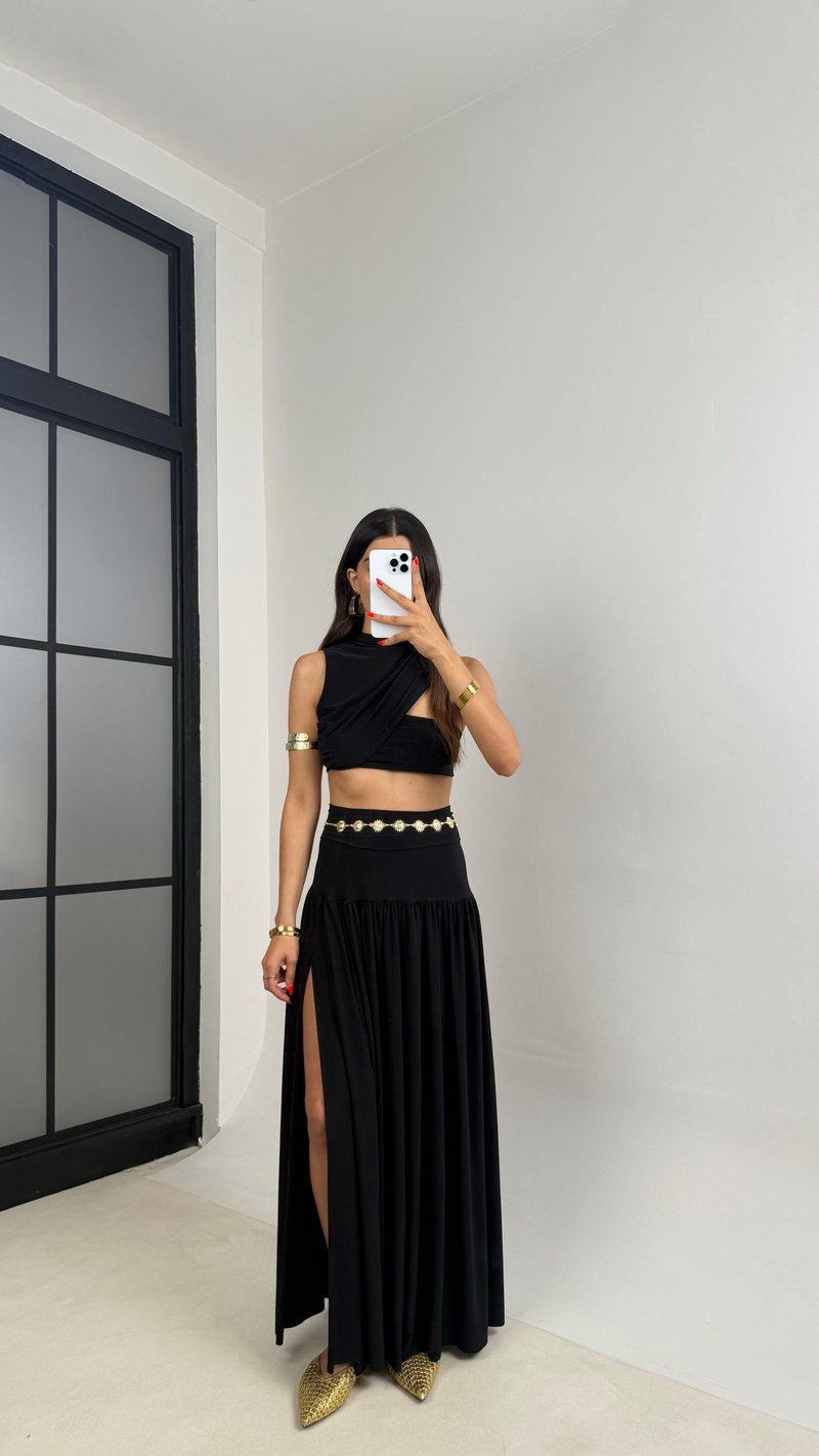 Siyah Sandy Kumaş Yırtmaçlı Etek Crop Takım GAUS-0049