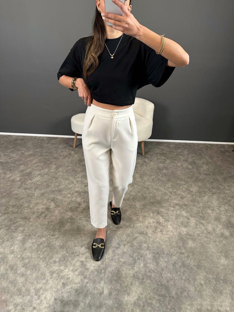 Beyaz Havuç Kesim Kemersiz Pantolon 