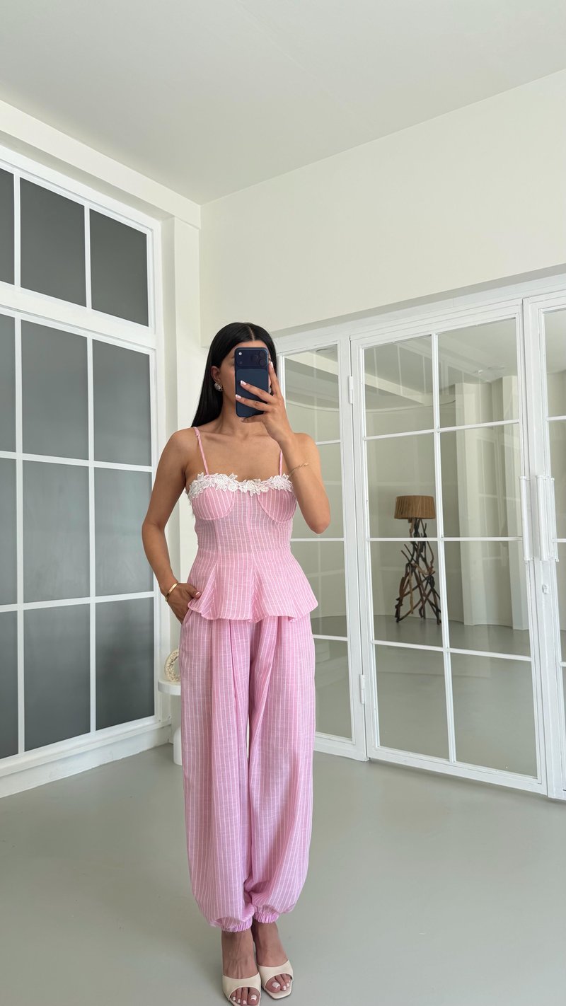 Pembe Ayarlanabilir Askılı Pedli Crop Beli Lastikli Pantolon Çizgili Takım GAUS-01654