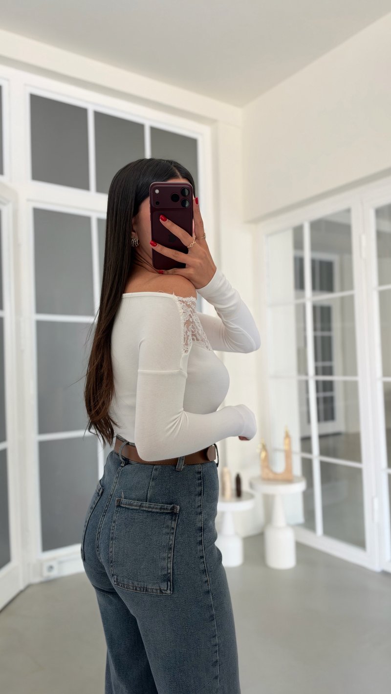 Ekru Yaka Dantel Detaylı Drapeli Bluz GAUS-02250