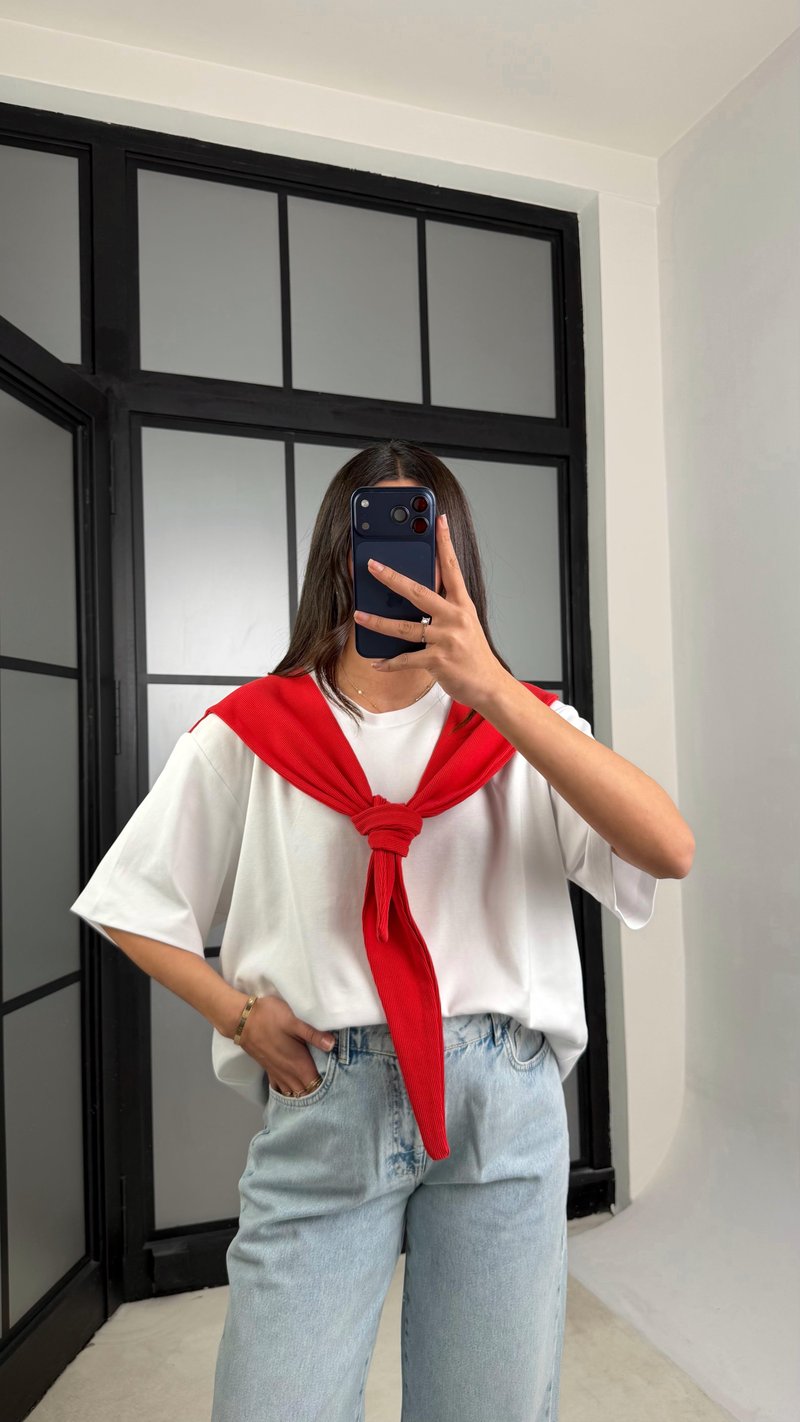 Kırmızı Şal Detaylı Basic Tshirt GAUS-01192