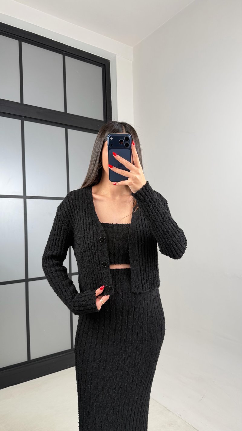 Siyah Hırka Crop Beli Lastikli Yırtmaç Detaylı Etek Triko Takım GAUS-00969