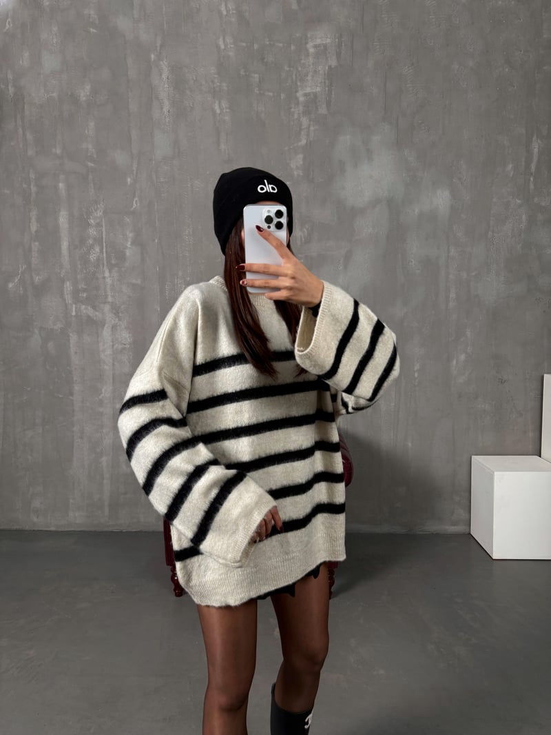 Femme Krem Çizgili Oversize Kazak