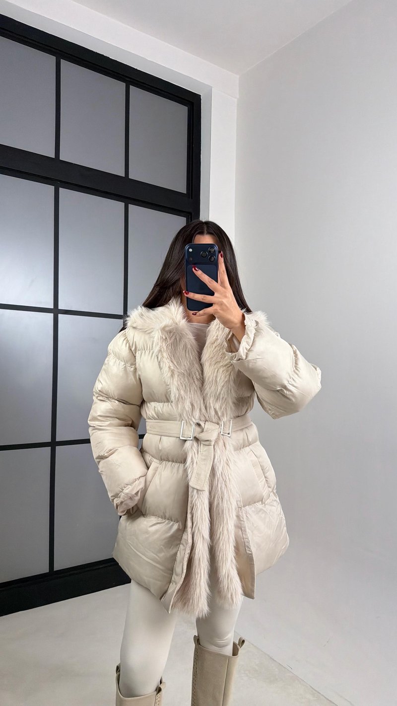 Taş Yaka Kürk Detaylı Kuşaklı Şişme Mont GAUS-00563