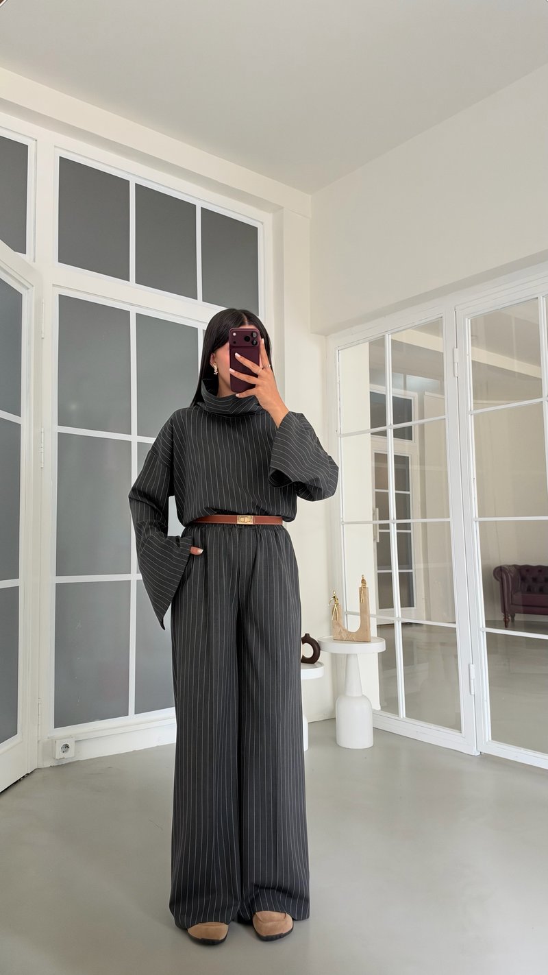 Antrasit Dik Yaka Bluz Beli Lastikli Pantolon İkili Çizgili Takım GAUS-02189
