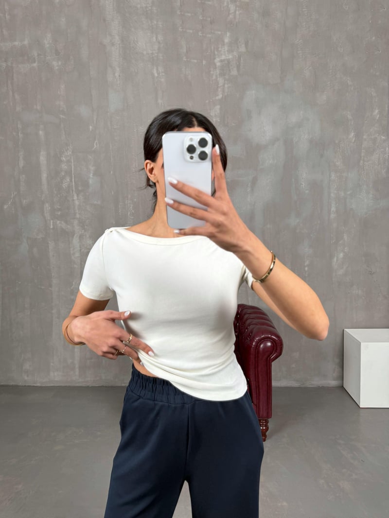 Nira Krem Kayık Yaka Tshirt