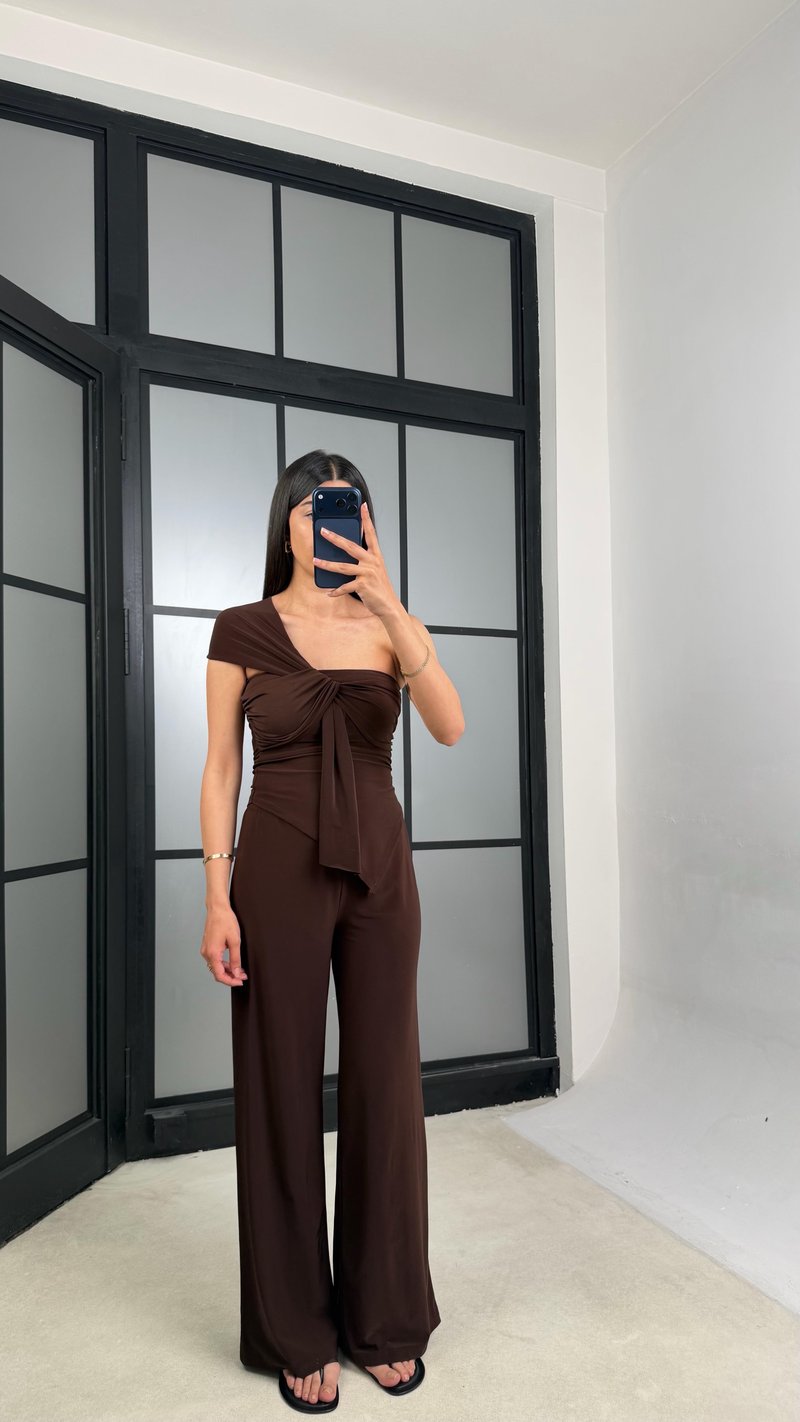 Acı Kahve Asimetrik Bağlama Detaylı Bluz Beli Lastikli Pantolon Sandy Kumaş Takım GAUS-01509