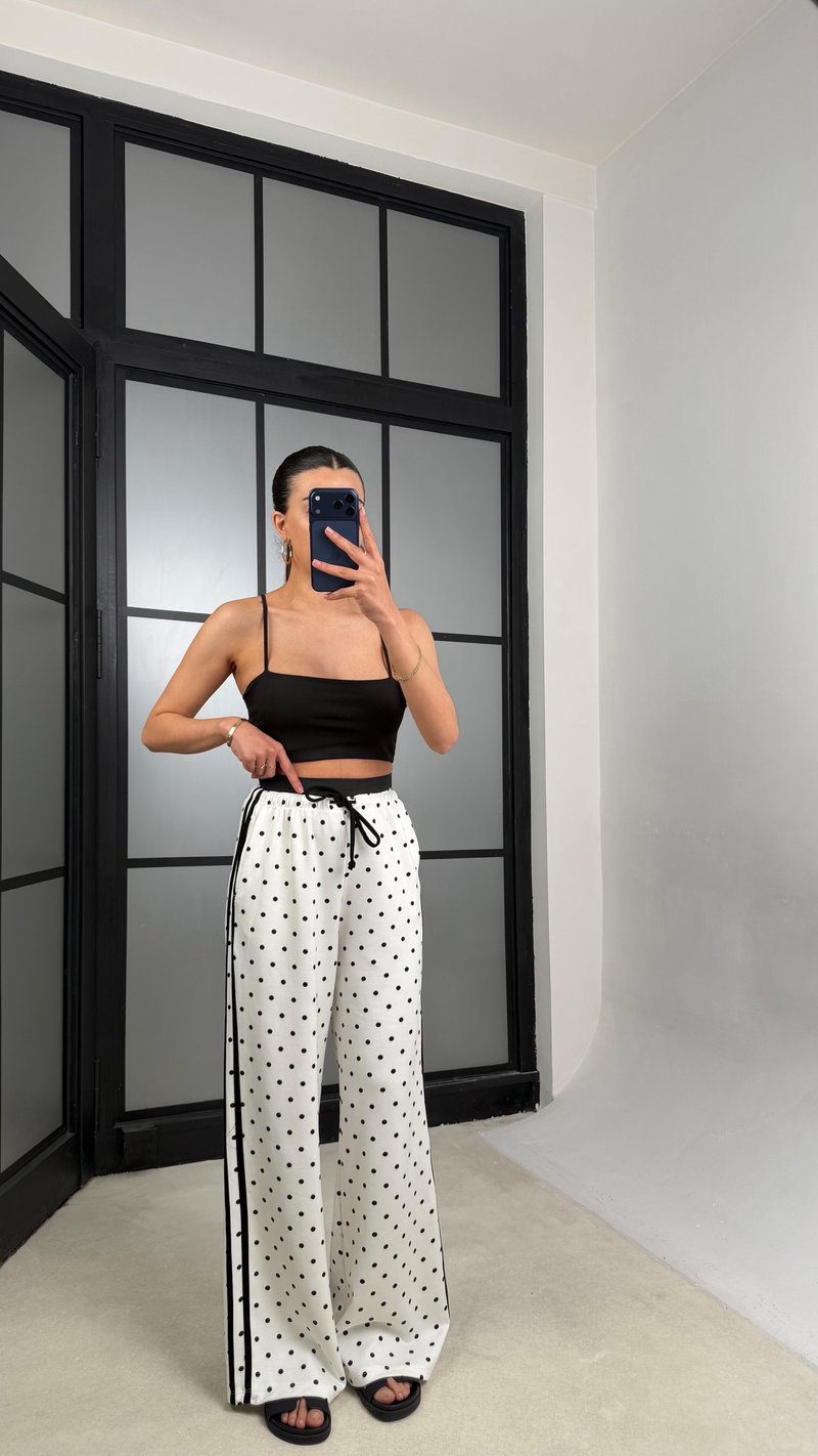 Beyaz Beli Lastikli Yan Şeritli Puantiyeli Pantolon GAUS-01435