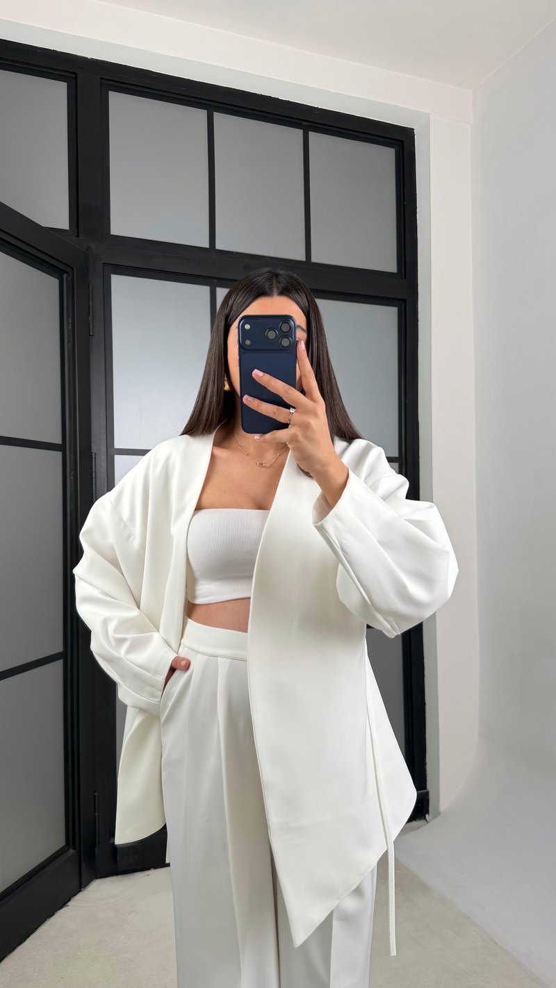 Beyaz Belden Kuşaklı Ceket Beli Lastikli Pantolon İkili Takım GAUS-01206