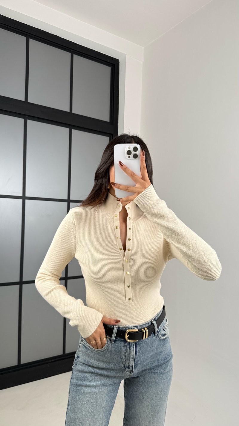 Krem Çıtçıt Düğmeli Boğazlı Triko Bluz GAUS-00207