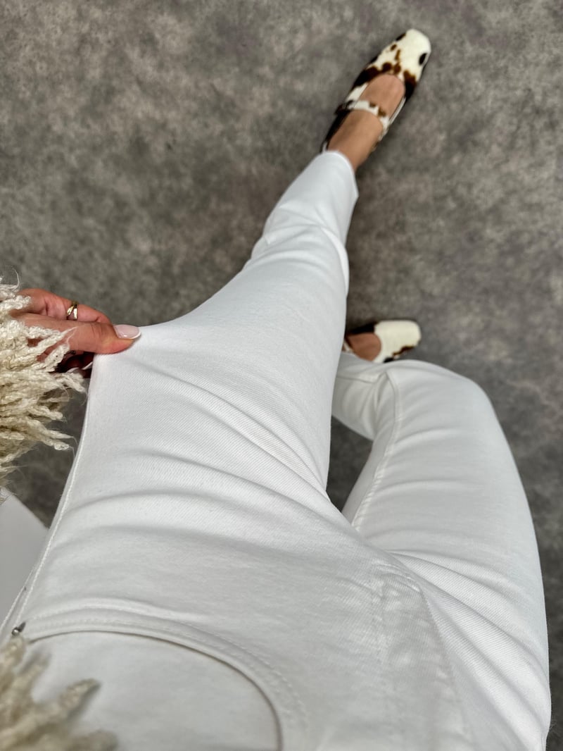 Vini ZR Model Beyaz Kesik Paça Jean Pantolon