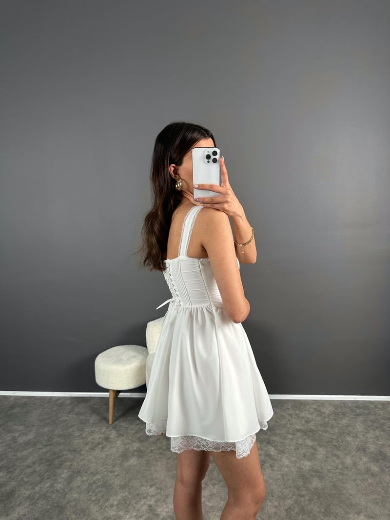 Beyaz Dantelli Prenses Mini Elbise 