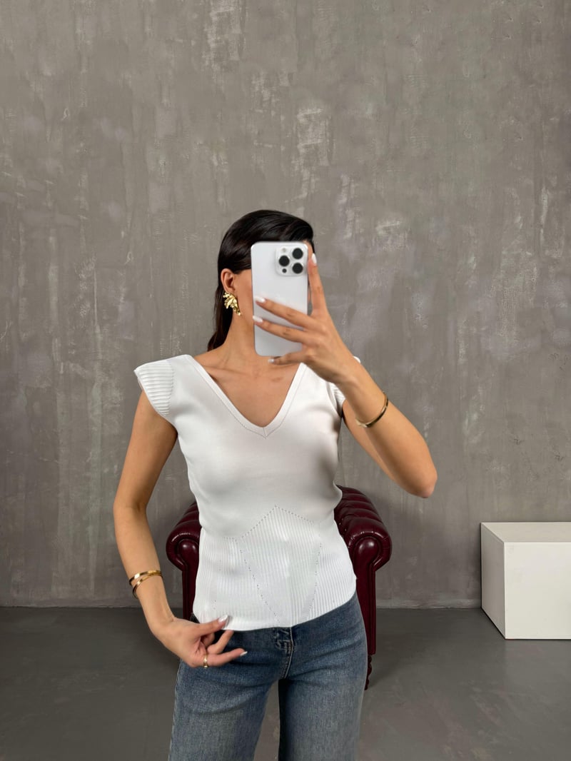 Beyaz V Yaka Triko Bluz Gaus00042