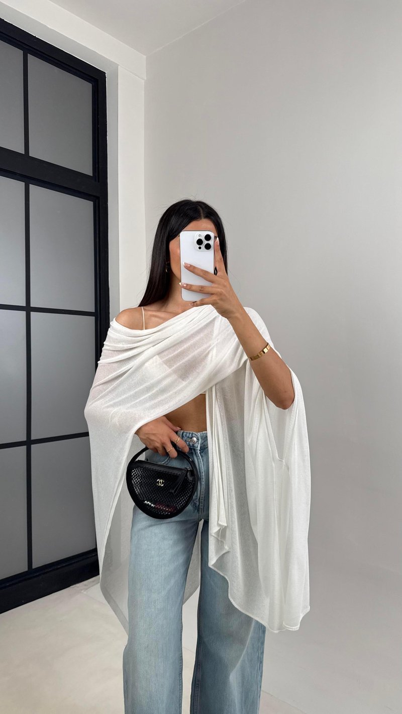 Beyaz Md Muadil Tasarım Triko Pelerin GAUS-01185