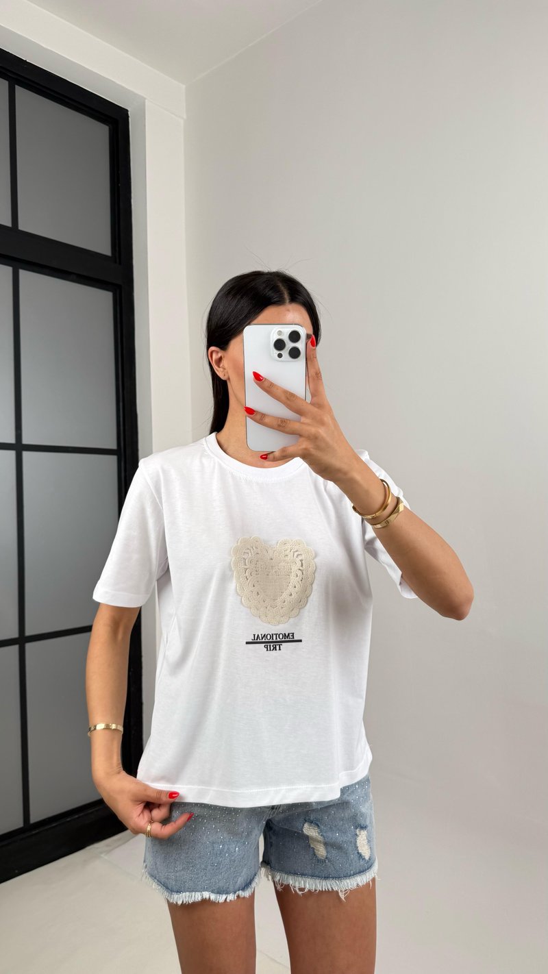 Beyaz Kalp Nakışlı Tshirt Gaus00505